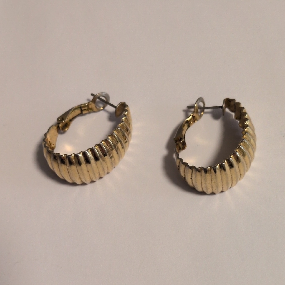 Elegant Gold Textured‎ Hoop Earrings 1"